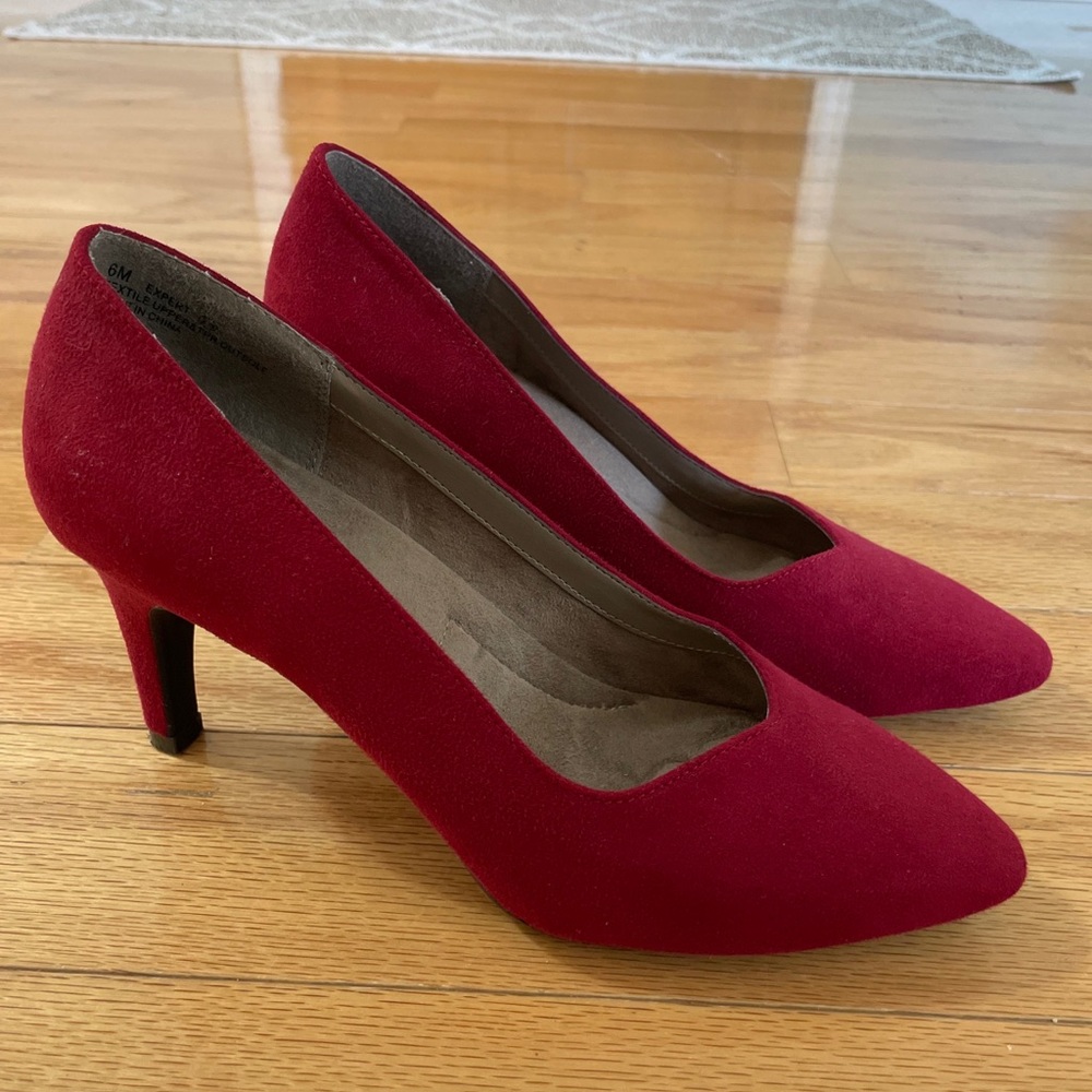 Women’s red heels. A2 by aerosoles. Size 6